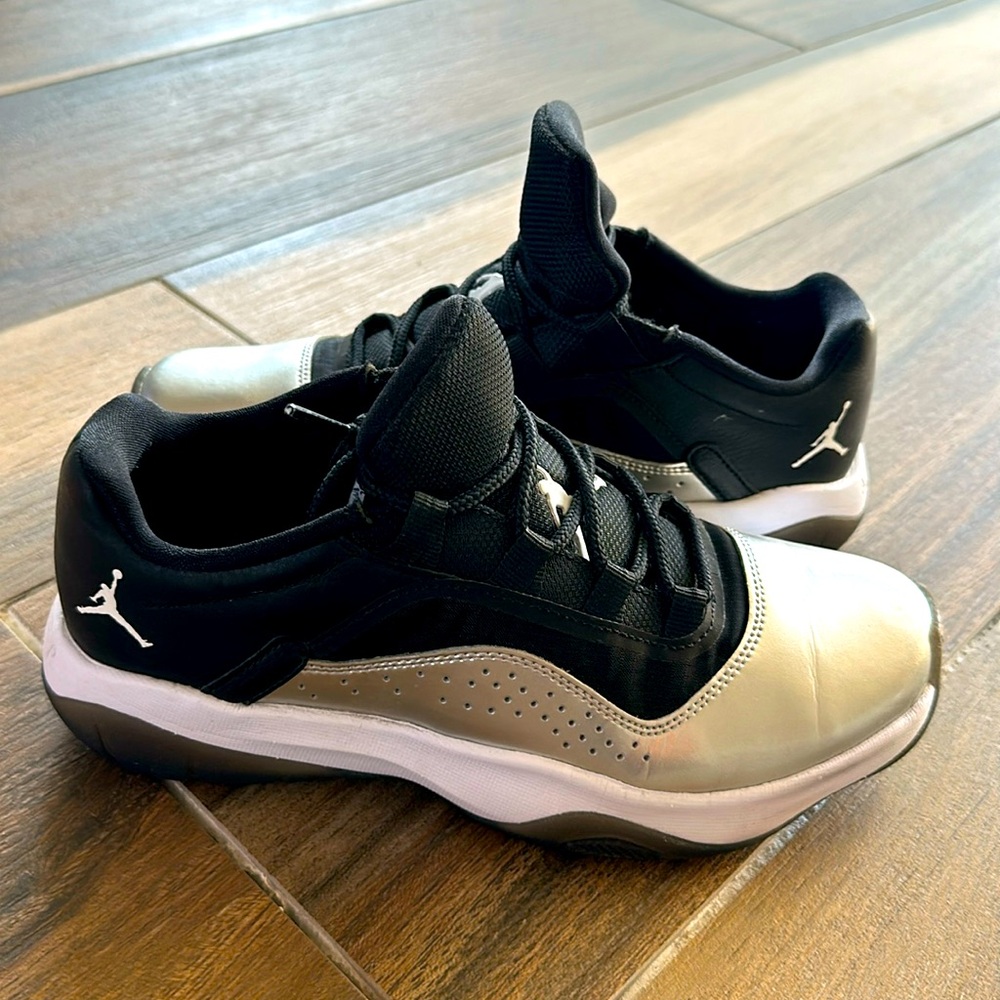 Air Jordan 11 CMFT Low Silver Black Women Size 7
